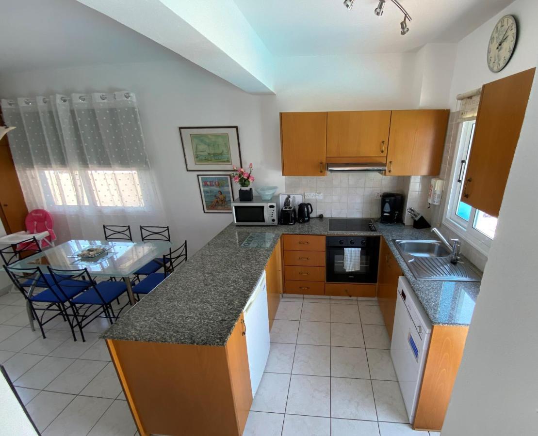 Villa Emiliana Paralímni Kültér fotó